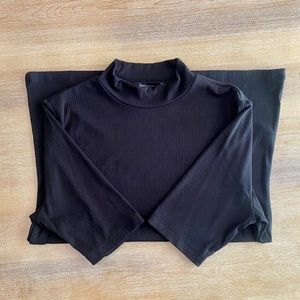 Black Ribbed Banana Republic mock neck Large